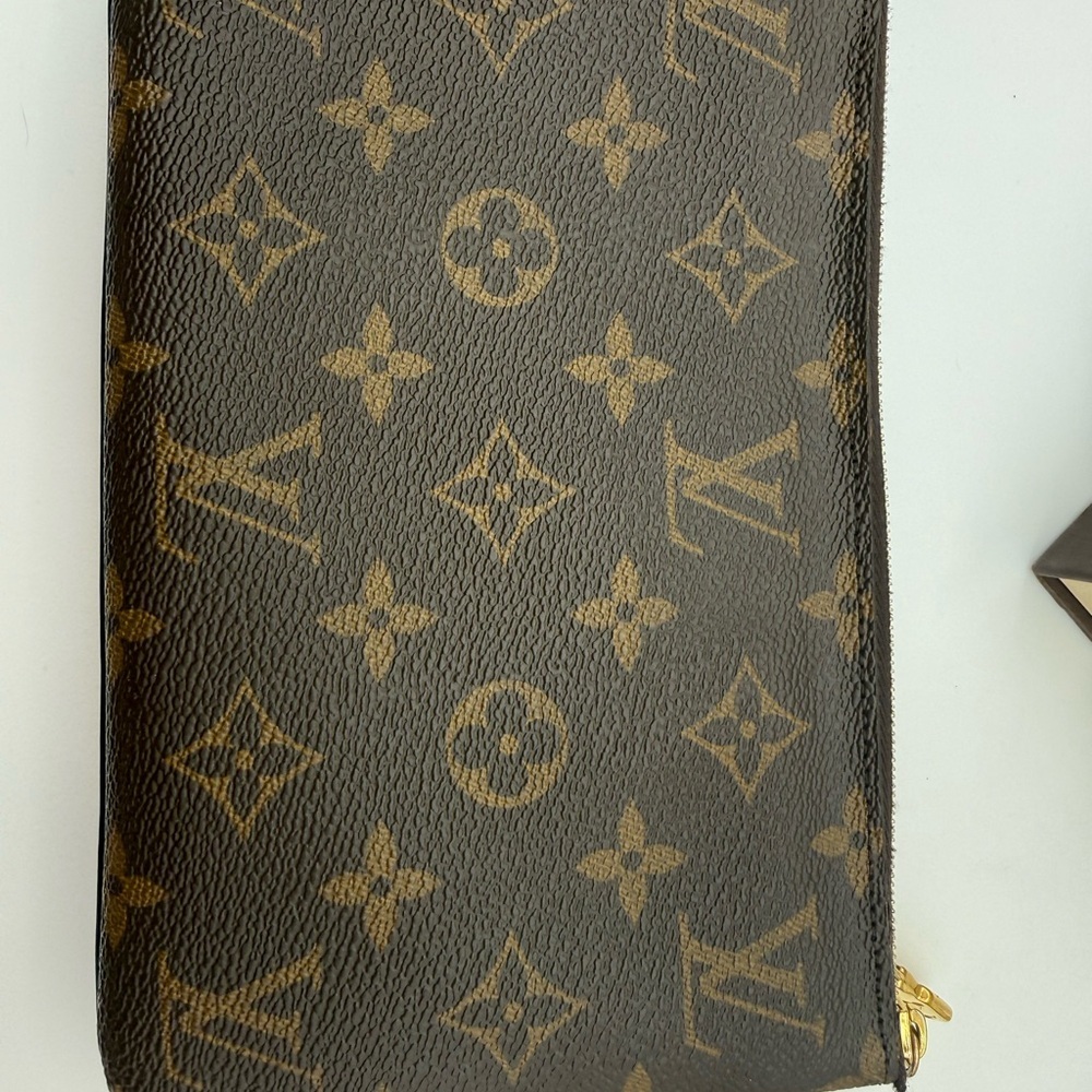 Louis Vuitton Reverse Giant Double Zip Pochette - Picture 14 of 16